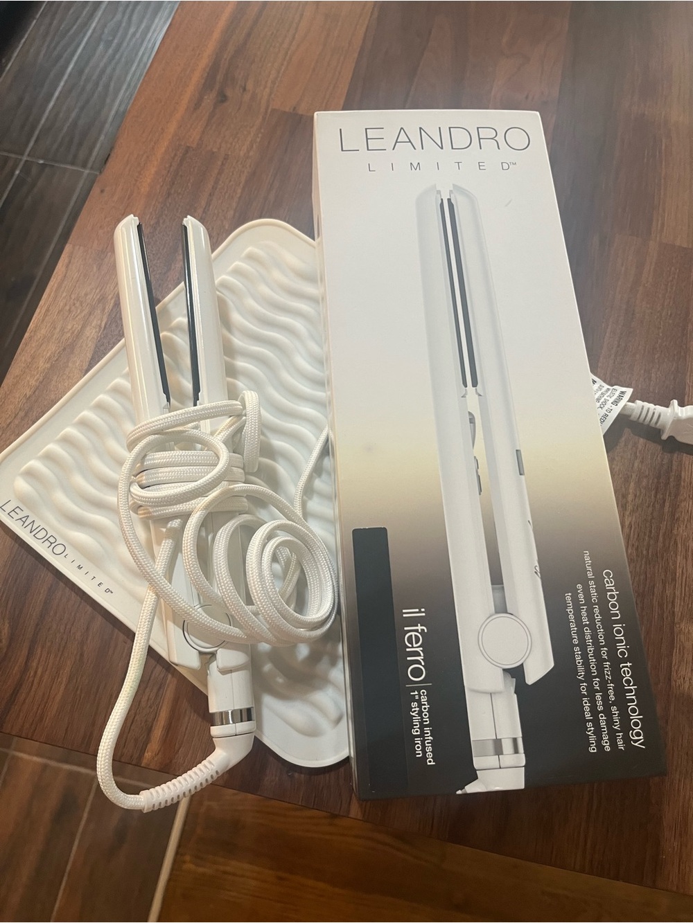 White Hair Straightener - Sleek Styling Flat Iron